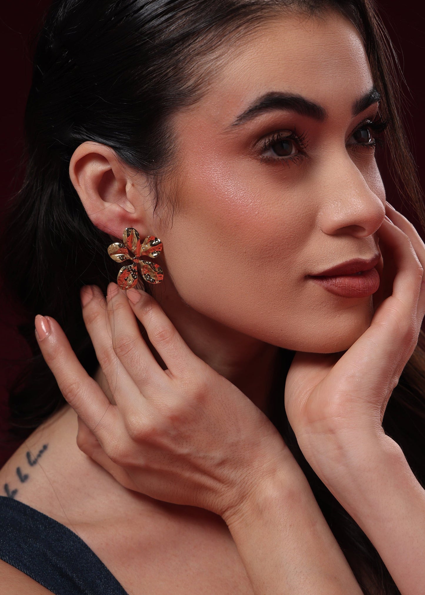 Flower Valora Golden Stud Earrings De Novoo