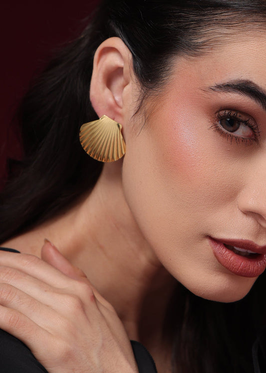 Golden Seashell Stud Earrings De Novoo