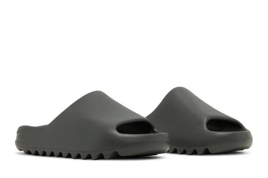Yeezy Slides "Dark Onyx"