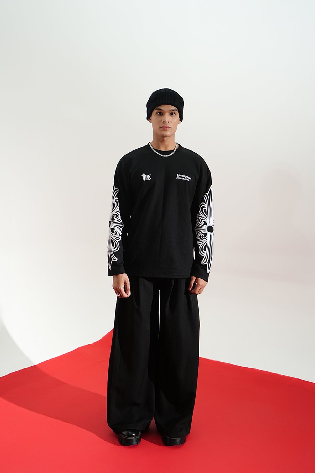 Graveen Printed Oversized Black Sweatshirt Main Character