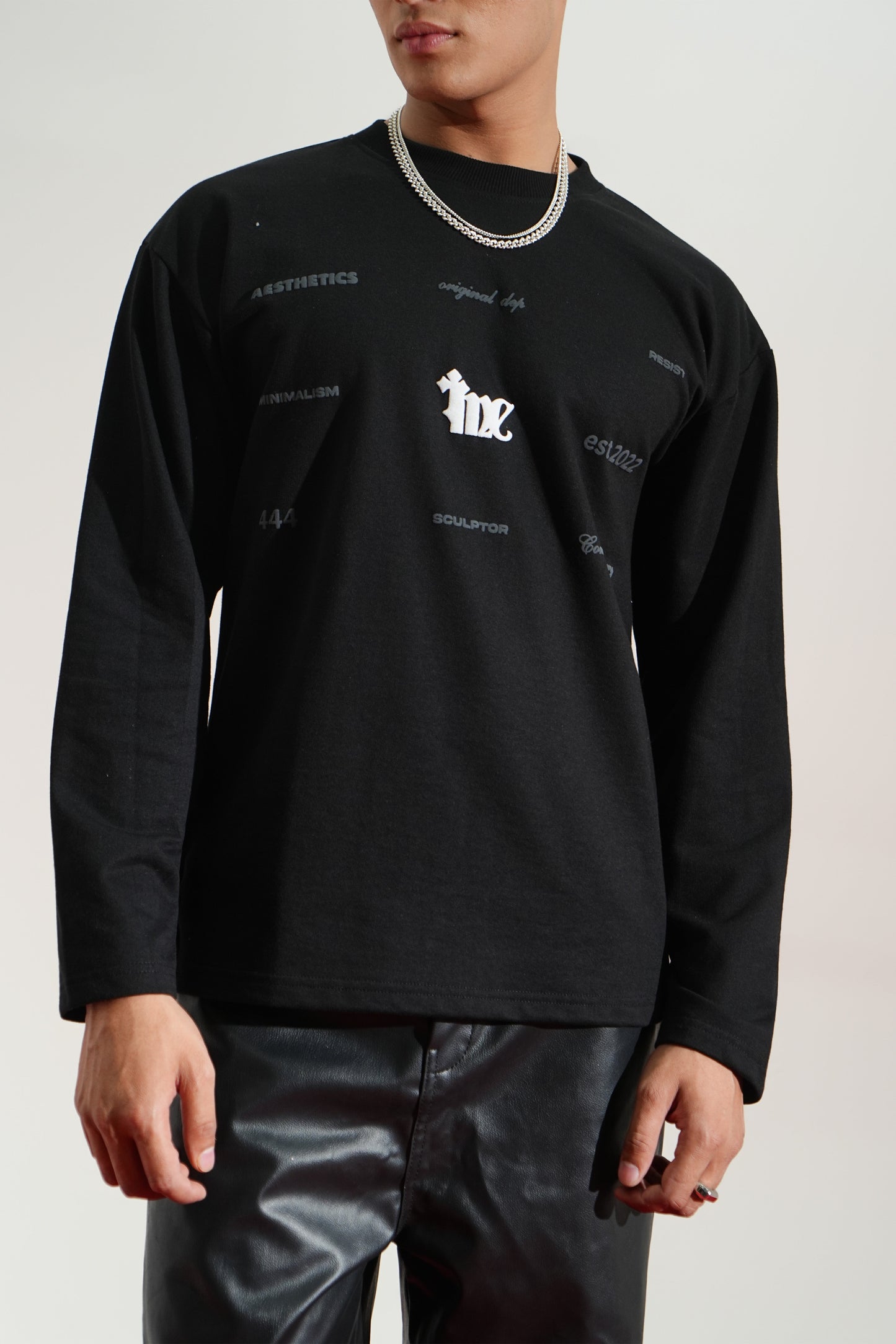 Nexus Printed Oversized Black Sweatshirt Main Character