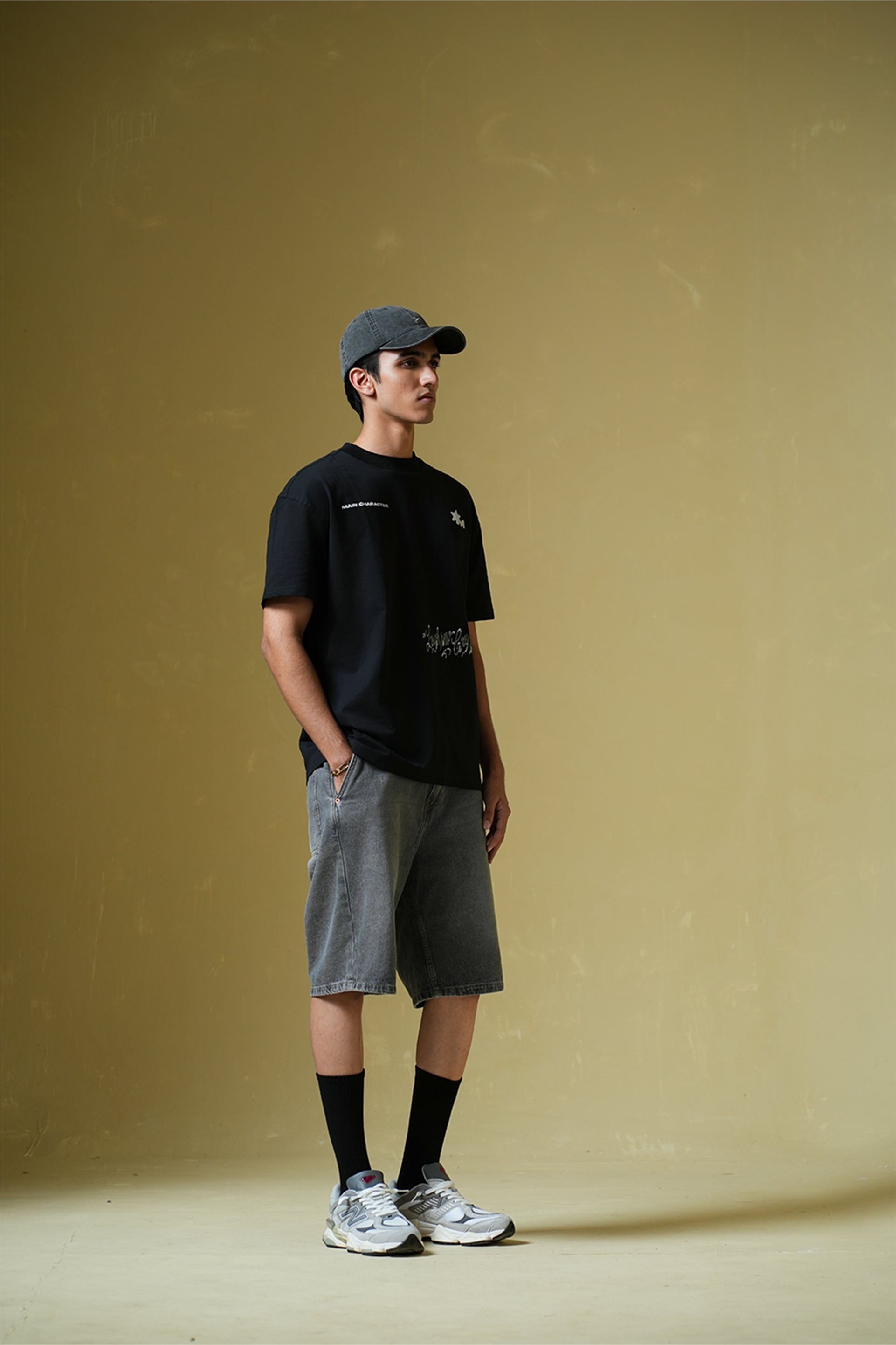 Laugh Now Printed Black Oversized T-Shirt Main Character