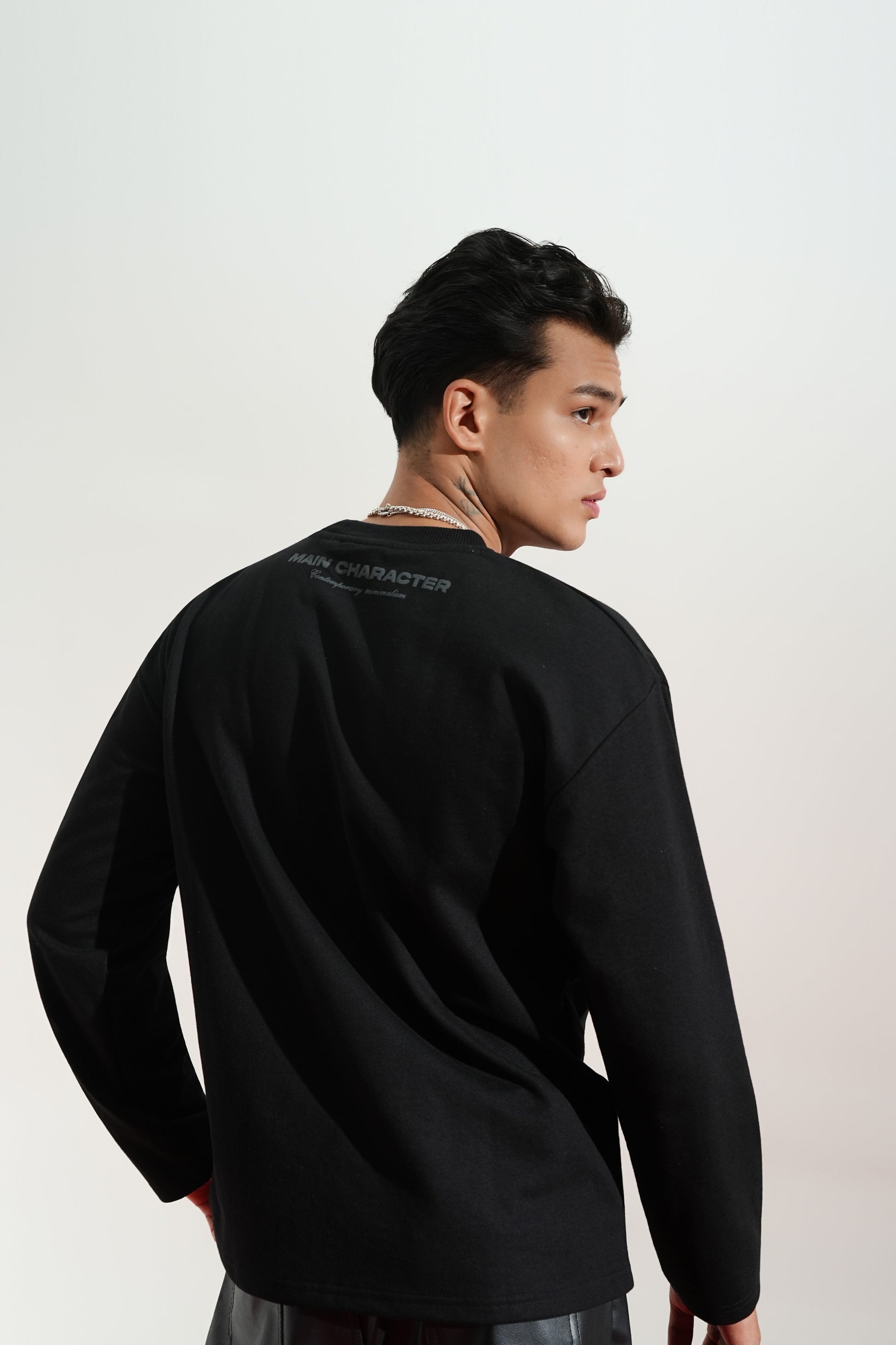 Nexus Printed Oversized Black Sweatshirt Main Character