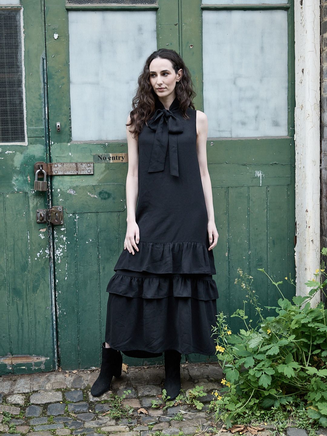  Black Tiered Sleeveless Dress 