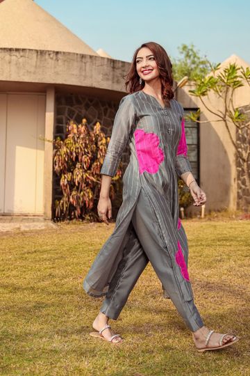 GREY CHANDERI BLOOMING KURTA