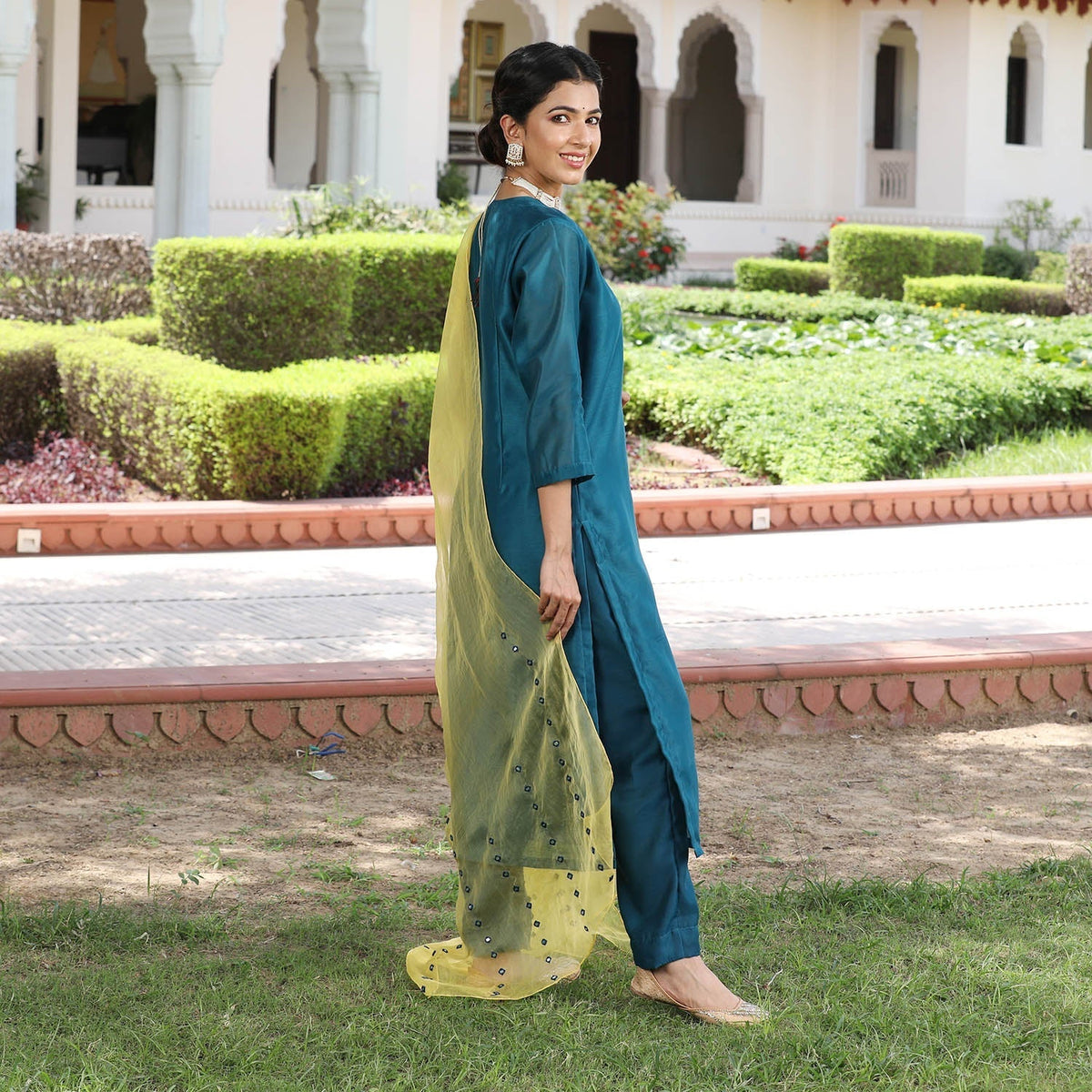 TRACY CHANDERI SUIT
