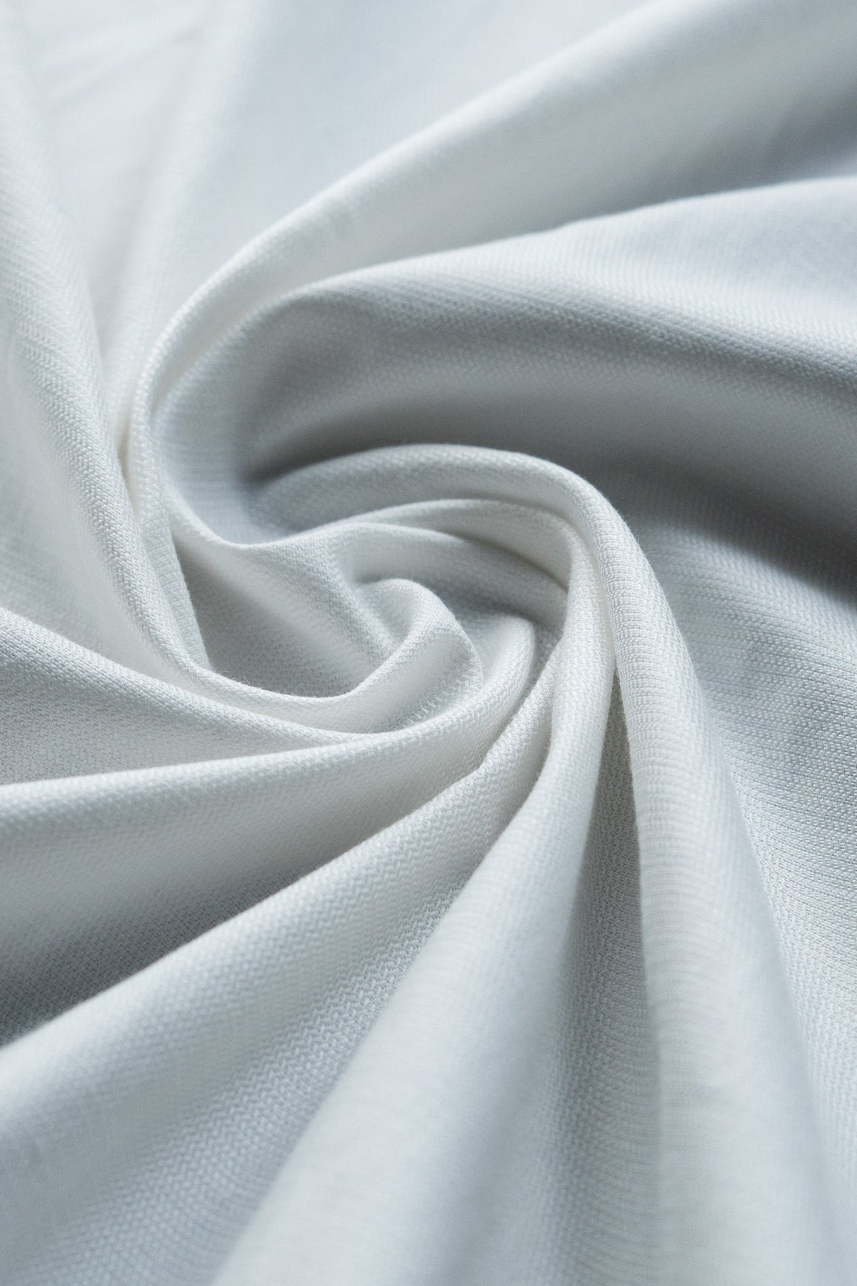 White Regular Fit Solid Formal Cotton Shirt for Men (LUWI)