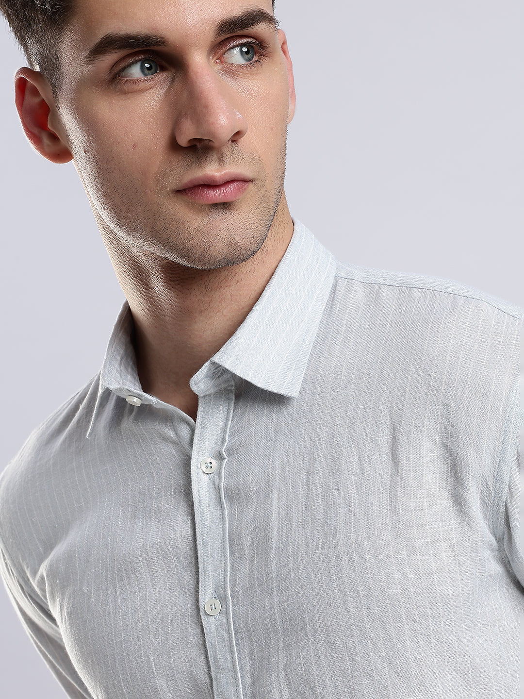 Stylera men’s light blue linen-blend shirt in a slim fit with beige trousers.