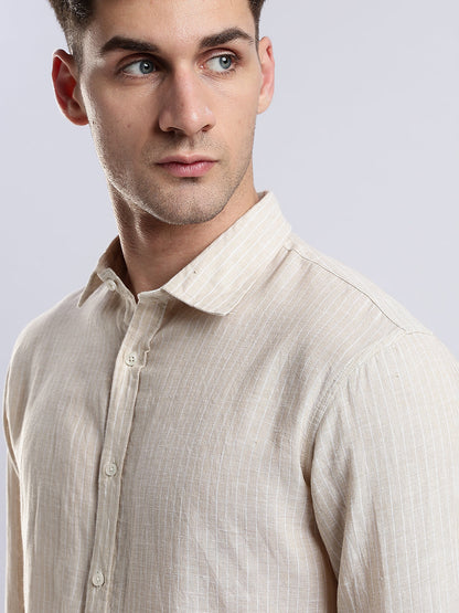 Beige linen blend men’s shirt shoulder and collar detail