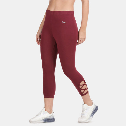 Envie Hugged Fit 3/4th Length Criss Cross Capri Pant