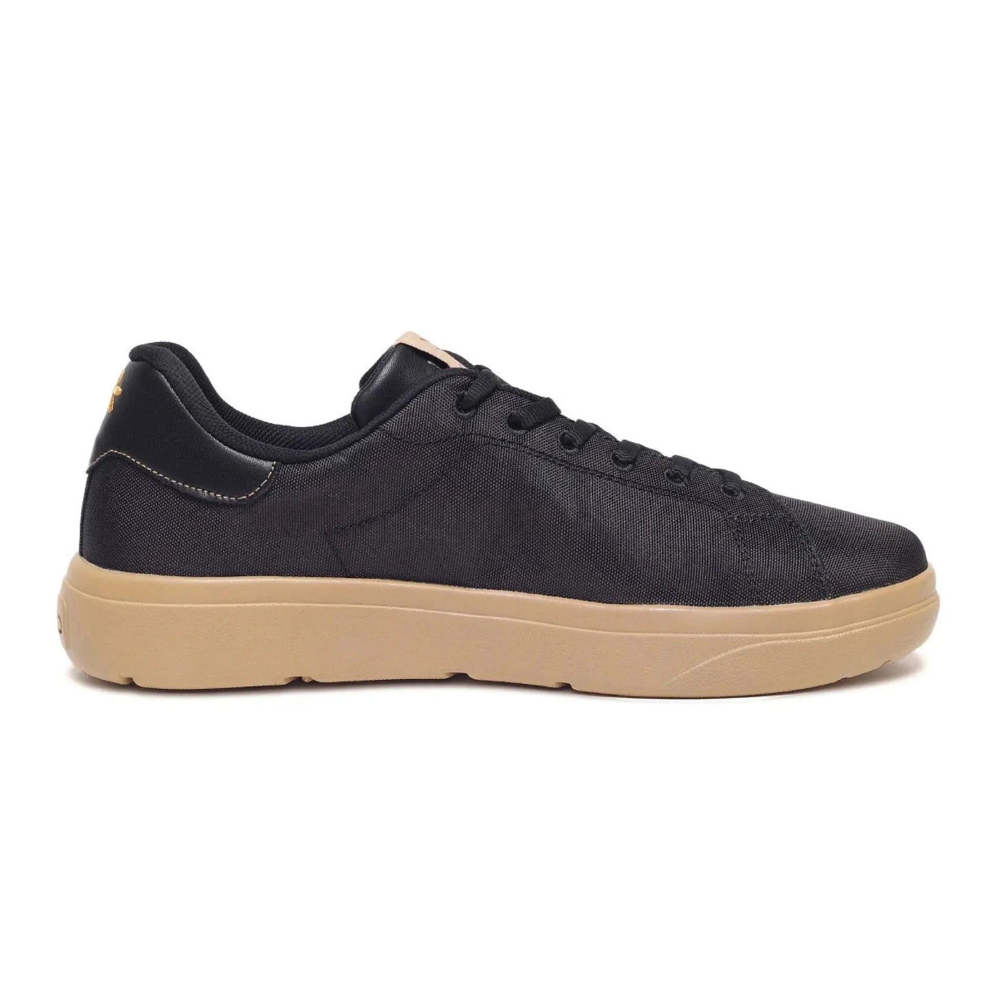 Classic Black Sneakers for Men Plaeto