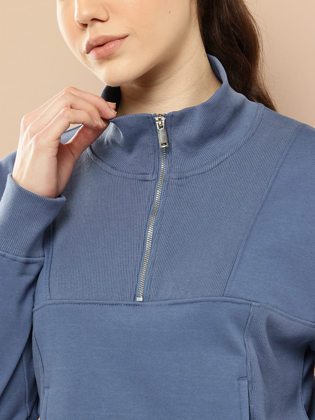 Essence Neck Pullover