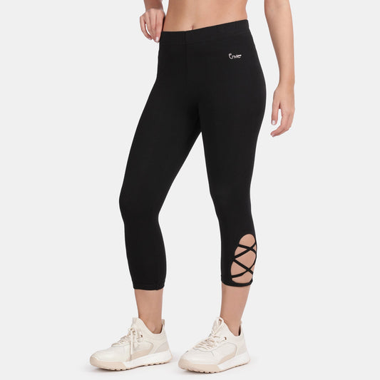Envie Hugged Fit 3/4th Length Criss Cross Capri Pant