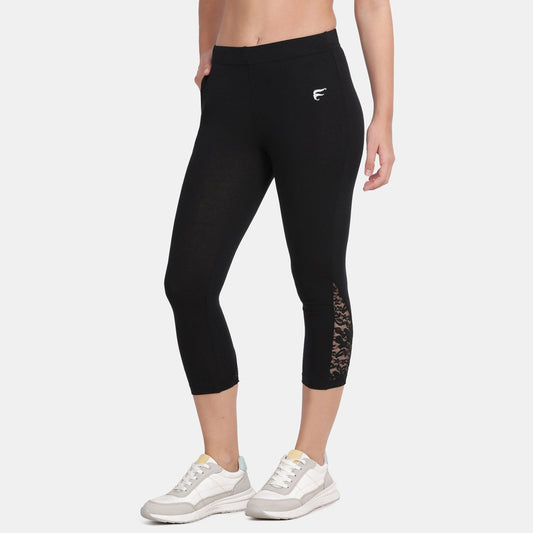 Envie Hugged Fit 3/4th Length Lace Capri