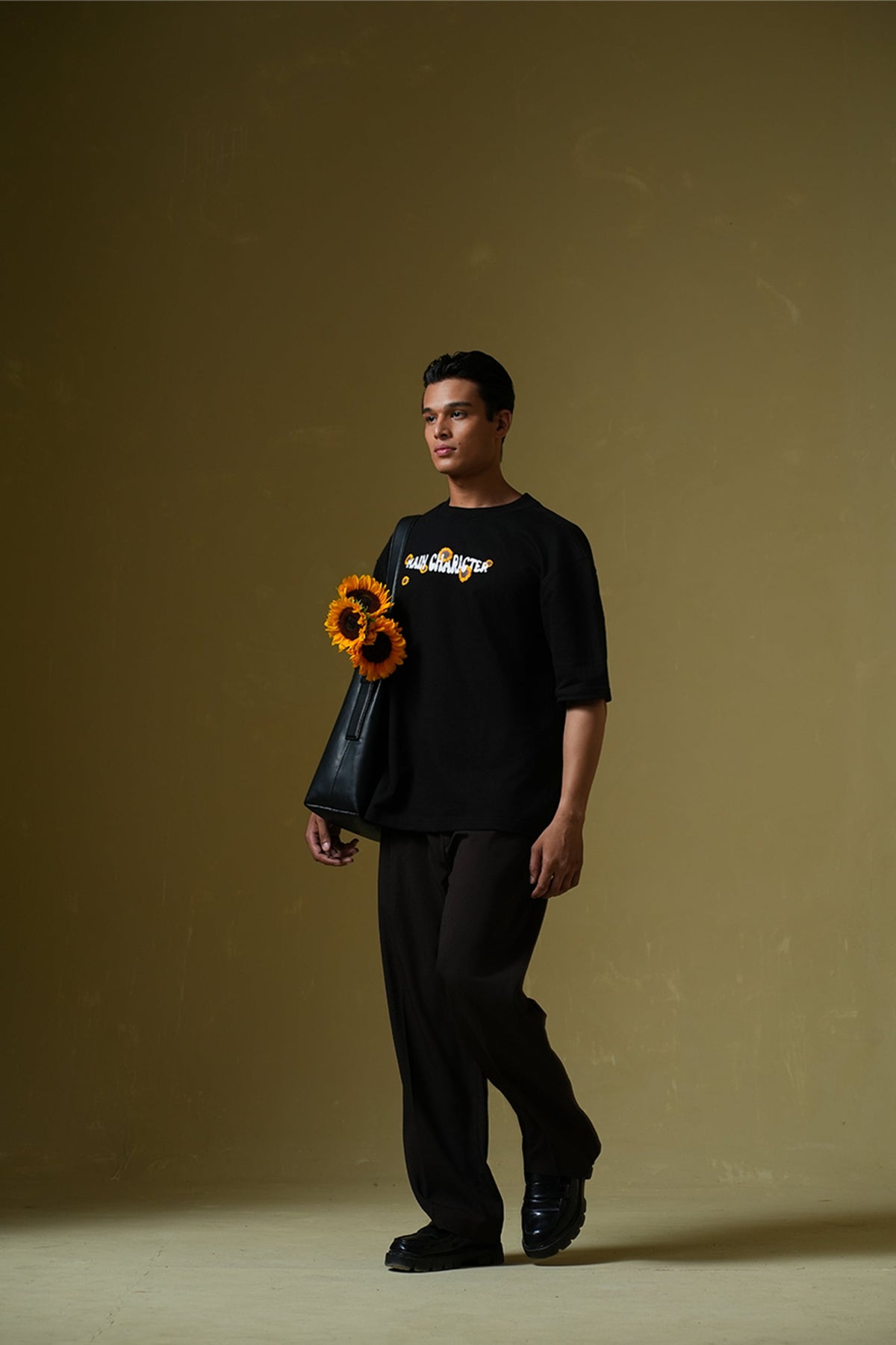 Houdini Printed Black Oversized T-Shirt Main Character