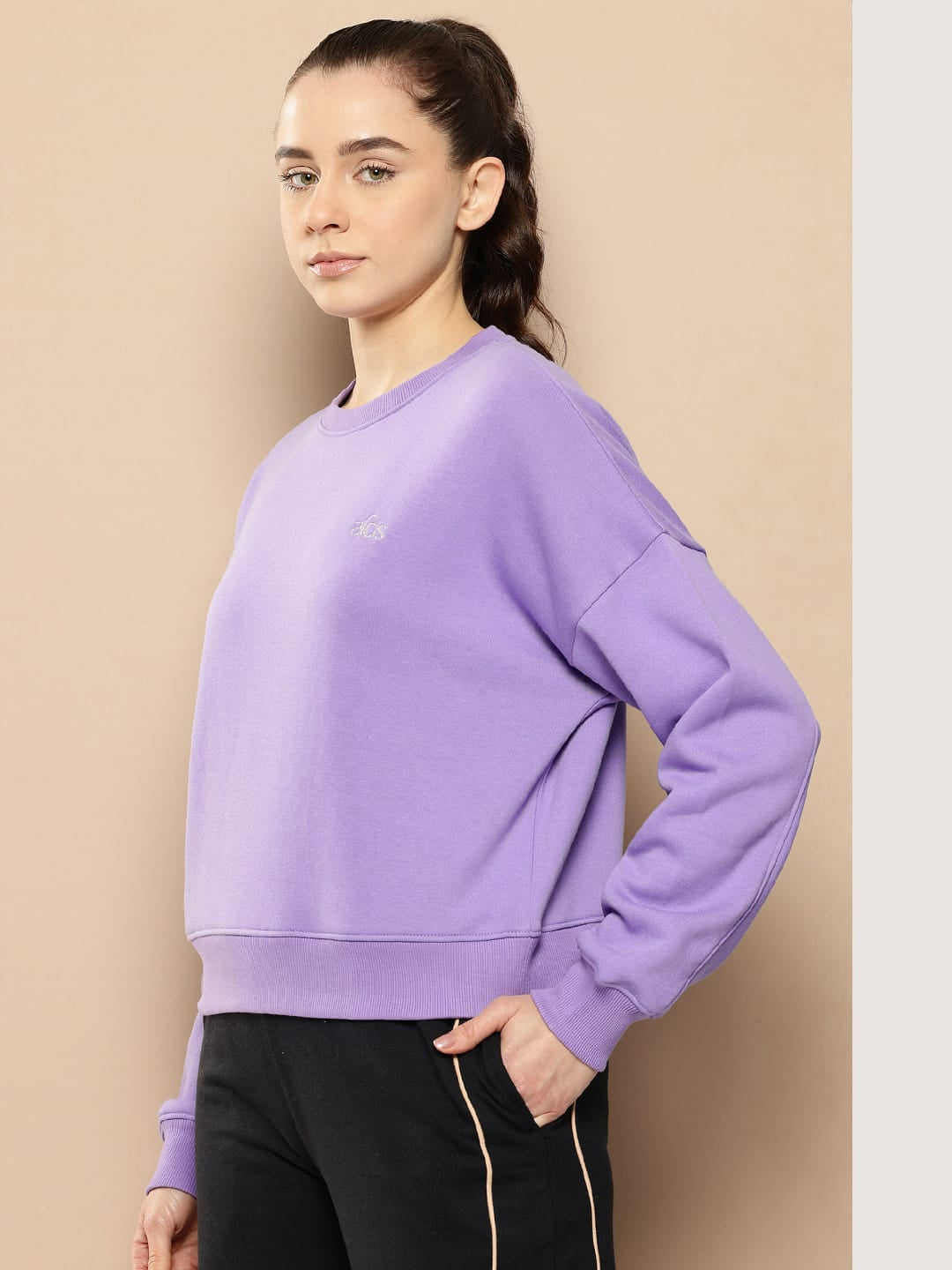LAYER & LUXE SWEATSHIRT