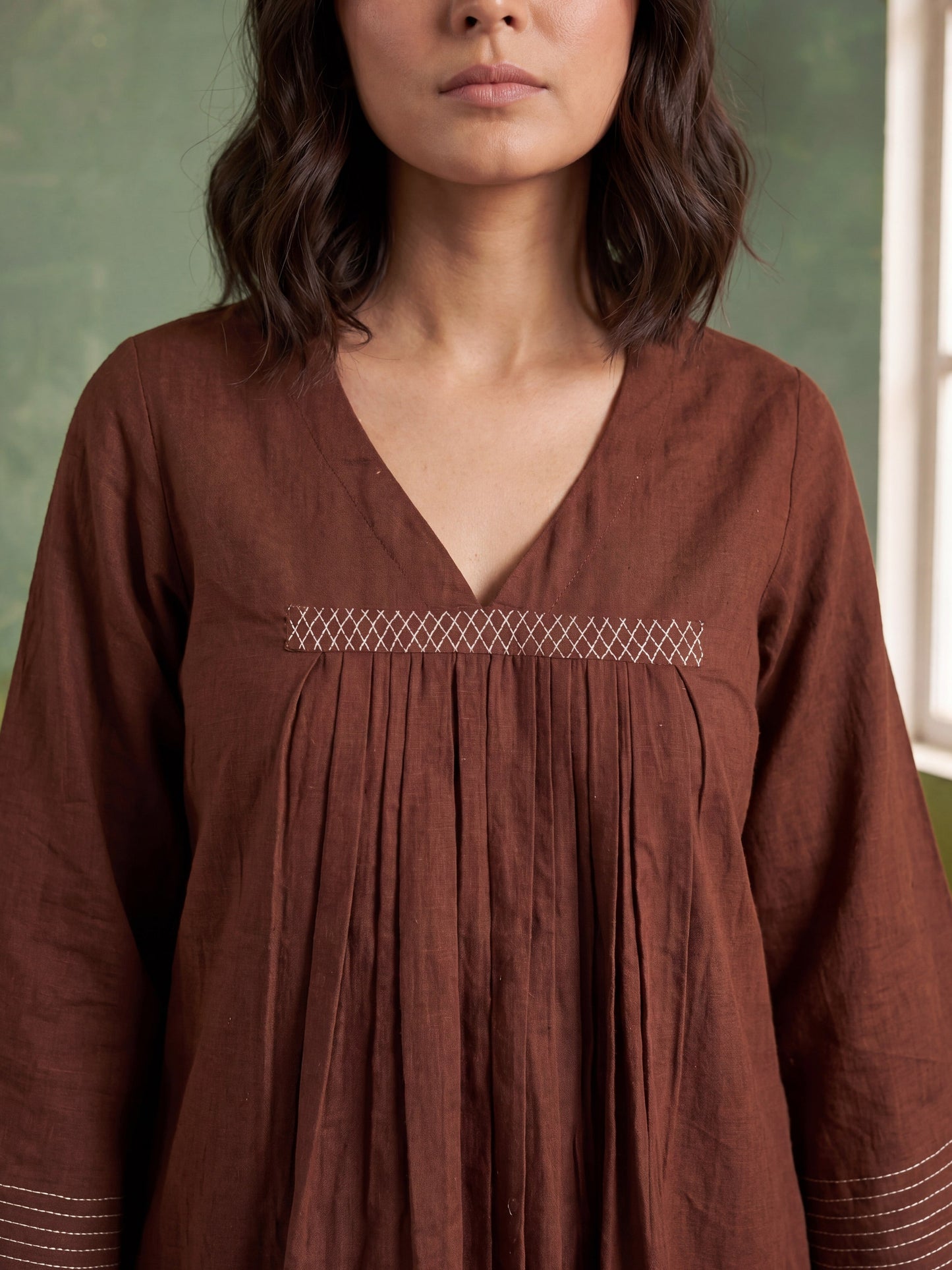 THE EARTHY LINEAR SET