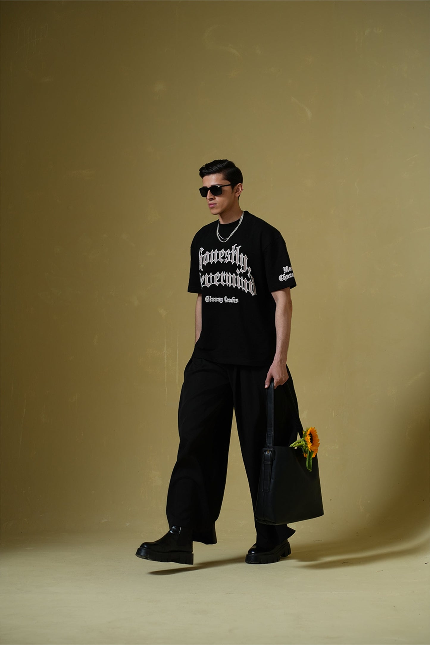 Nevermind Printed Black Oversized T-Shirt Main Character