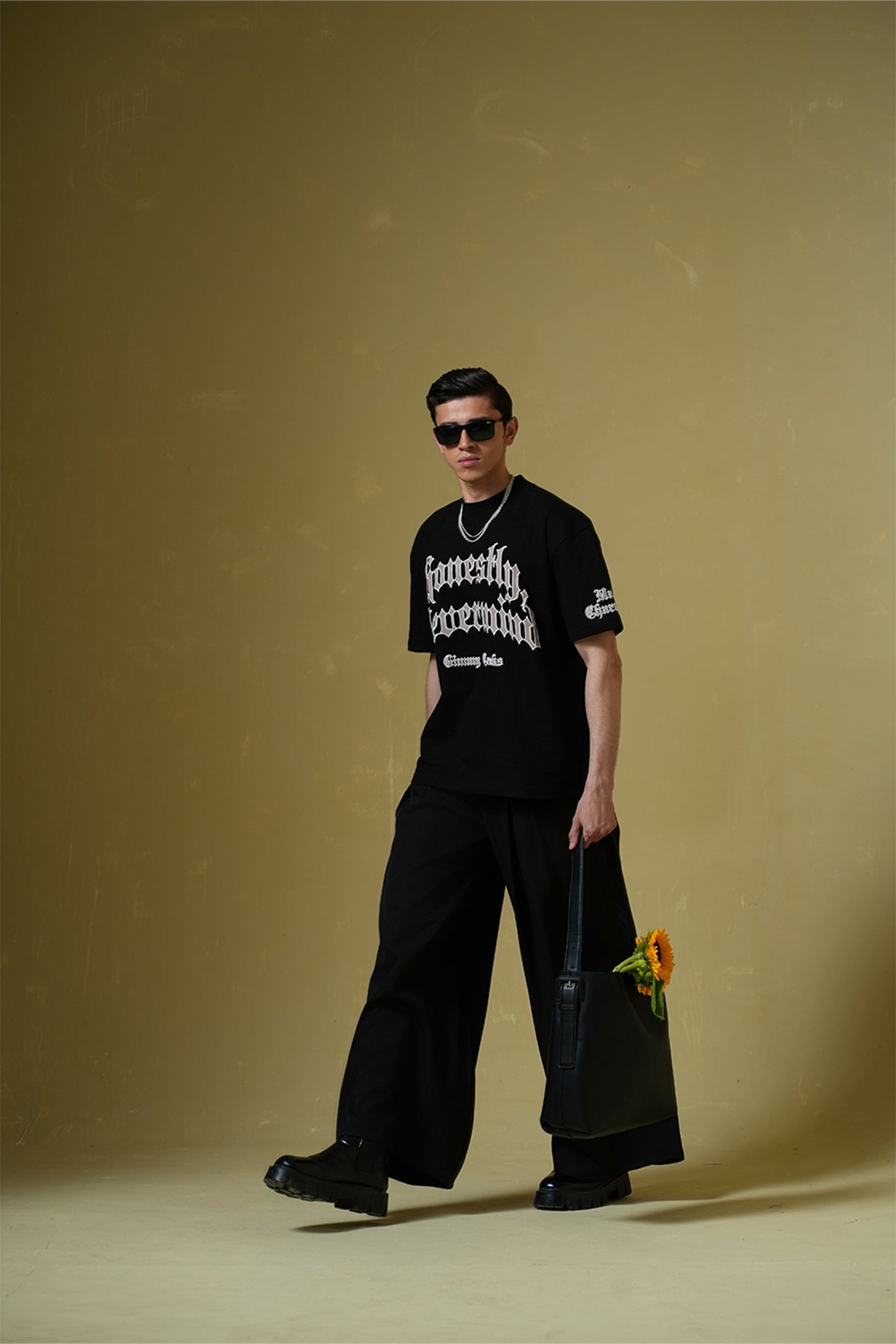 Nevermind Printed Black Oversized T-Shirt Main Character