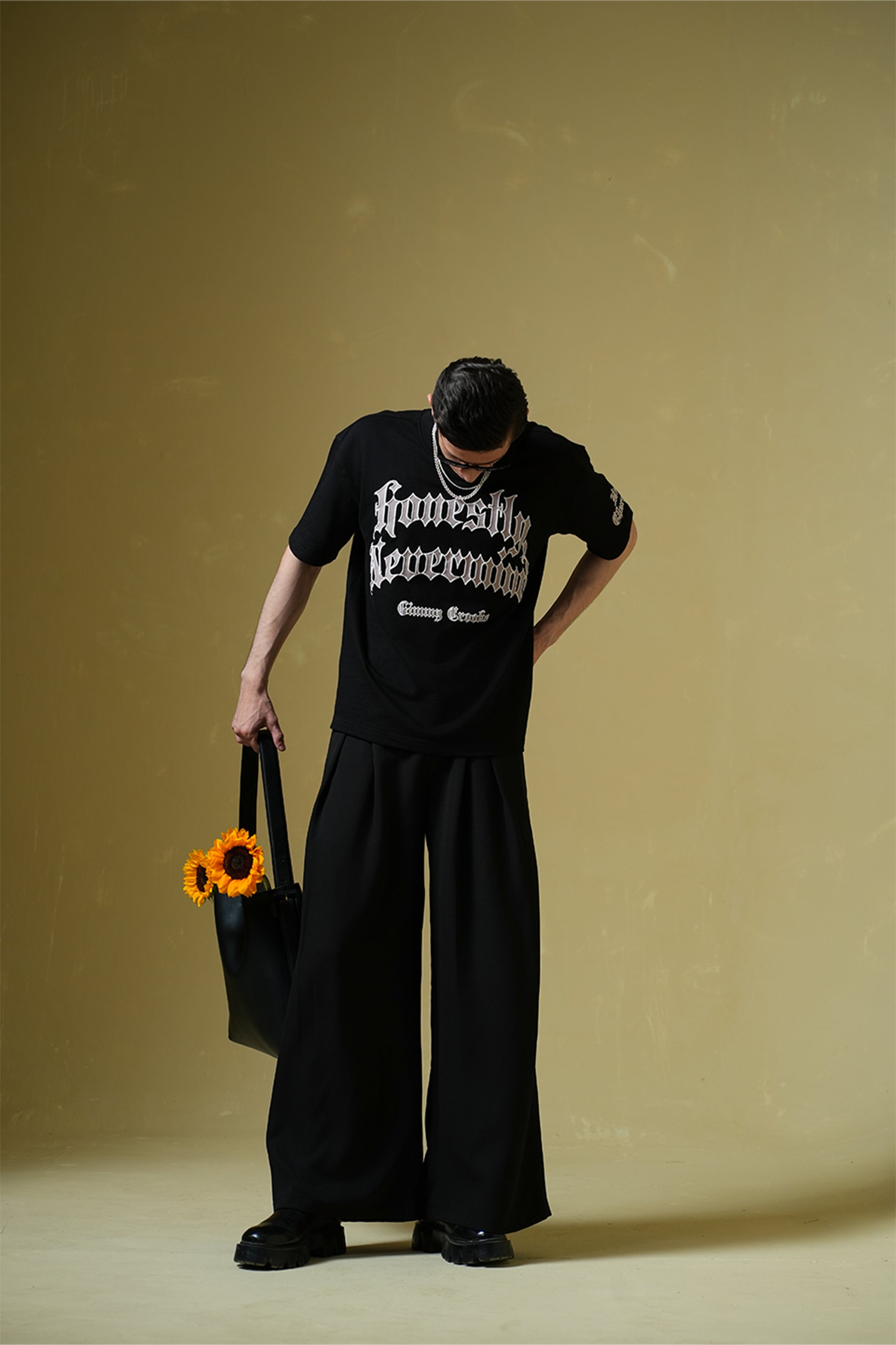Nevermind Printed Black Oversized T-Shirt Main Character