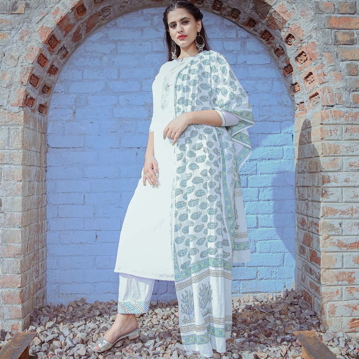 White double Neck & Block Dupatta