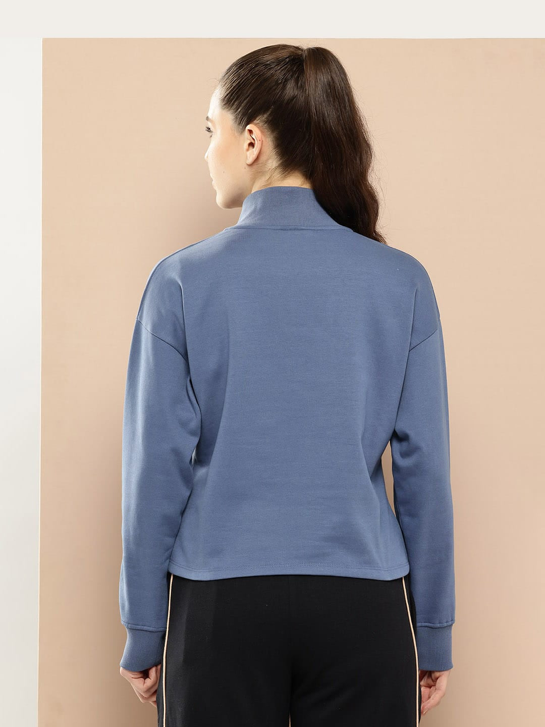 Essence Neck Pullover
