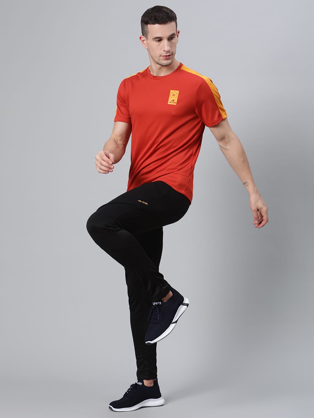 Alcis Men Rust Red Solid Round Neck Training T-shirt