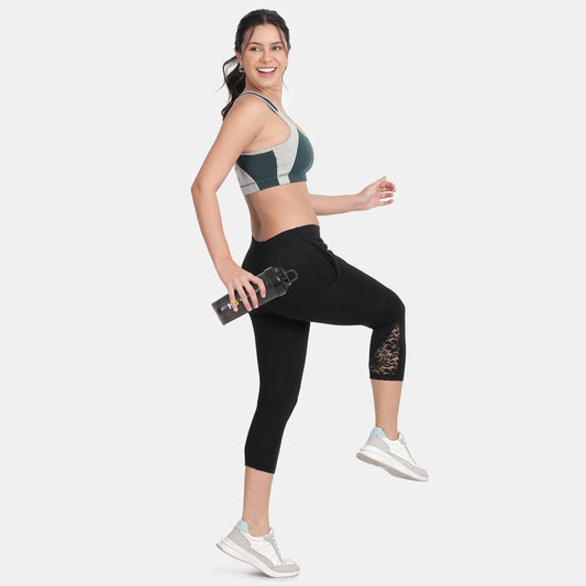 Envie Hugged Fit 3/4th Length Lace Capri