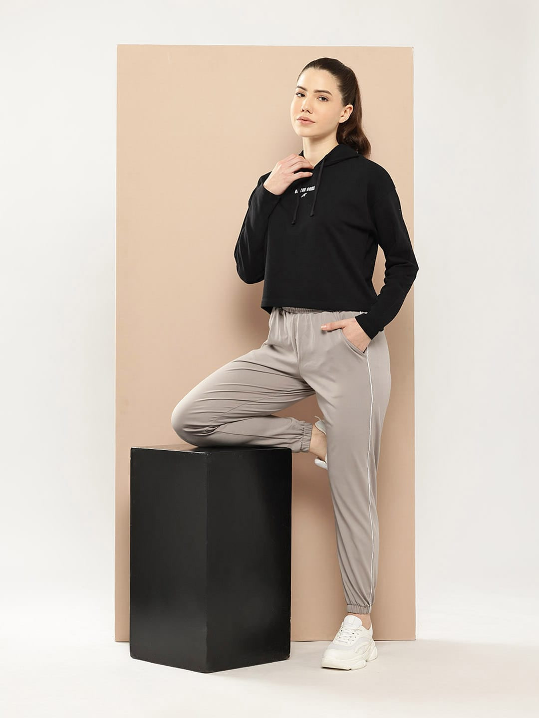 COSY STRETCH HOODIE