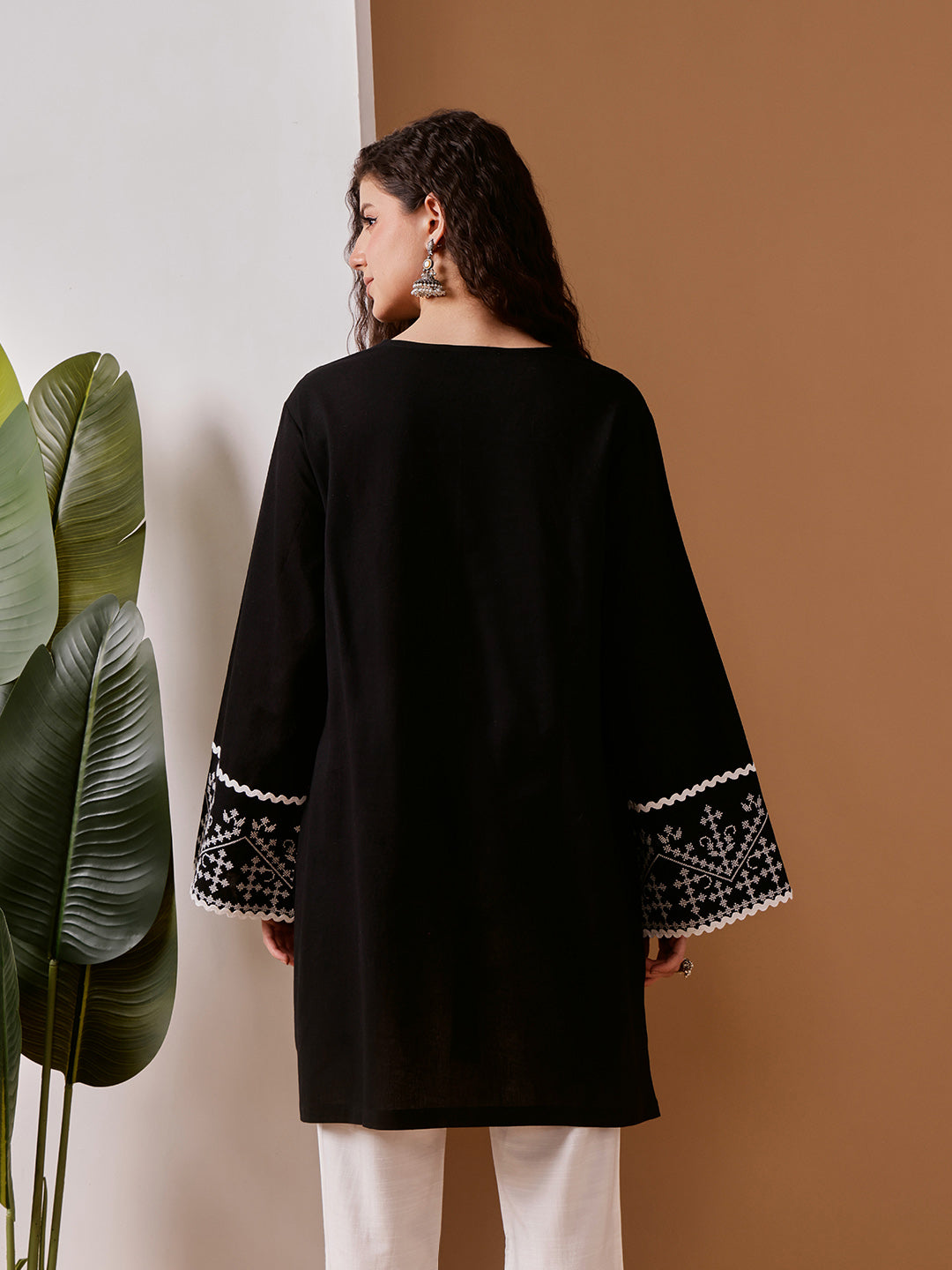 Barara Black & White Embroidered Kurta