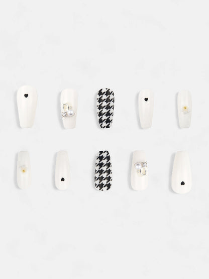 The Houndstooth Cuore Press-On Nails - Chalk White:Onyx Black