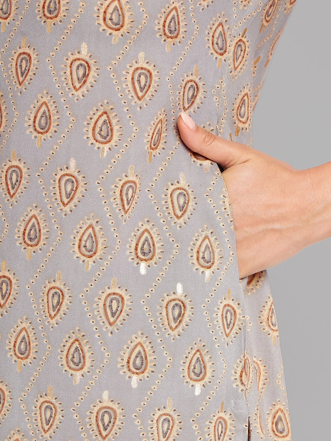 Women Grey Ethnic Motifs Printed Kurta With Piping Krya