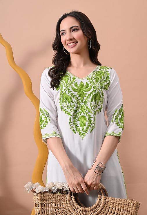 LIBOZA Women Kashmiri Embroidered Straight Kurta