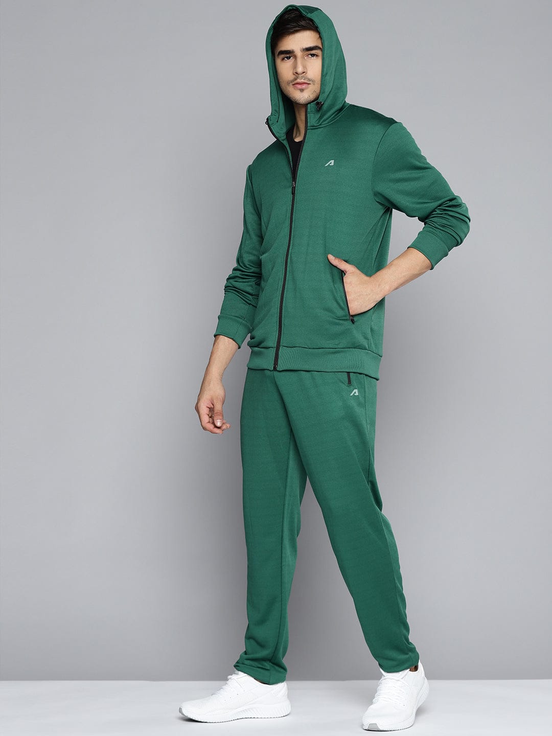 Alcis Men Green Solid Tracksuit