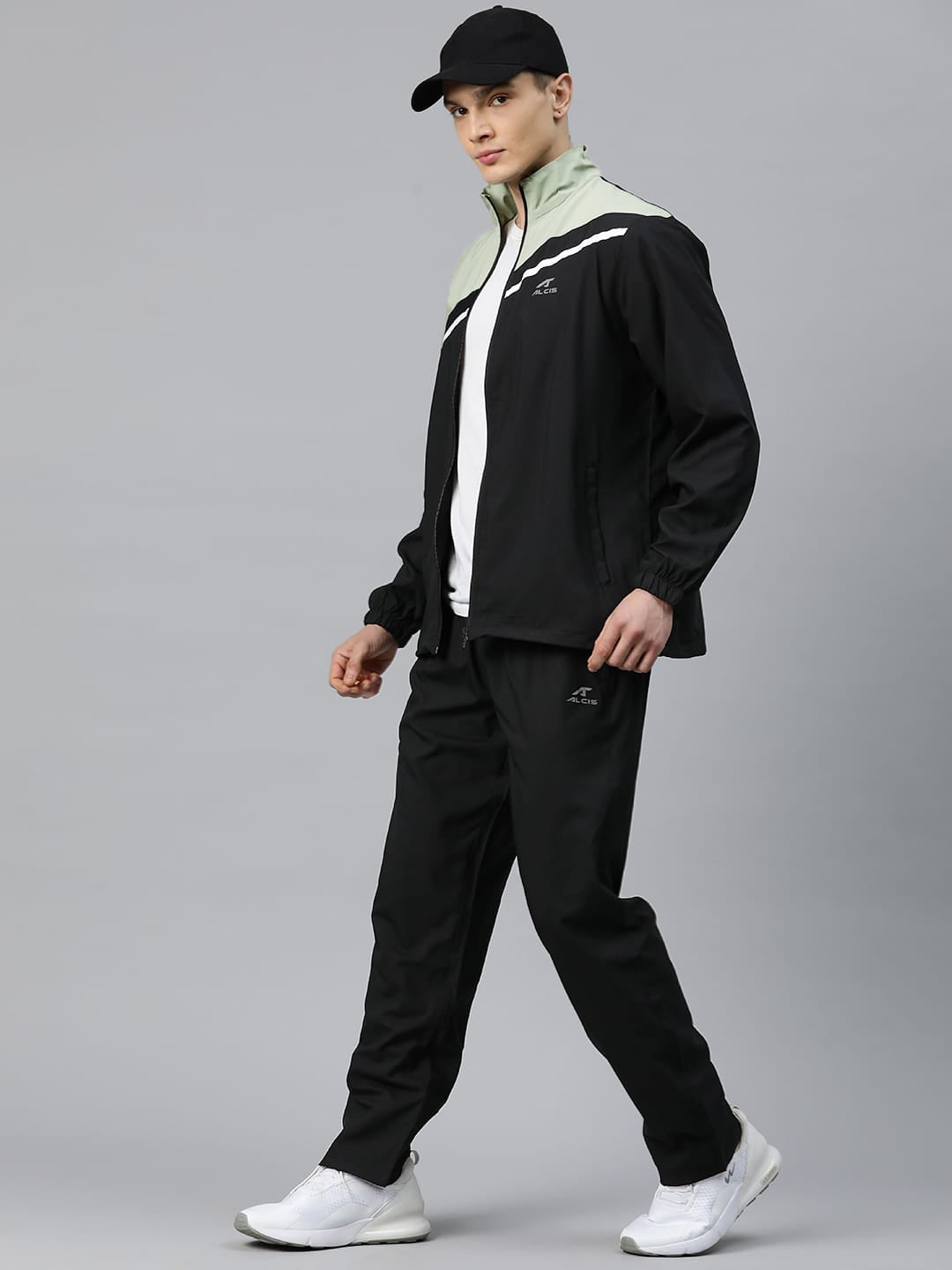 Alcis Men Colourblocked Tracksuit