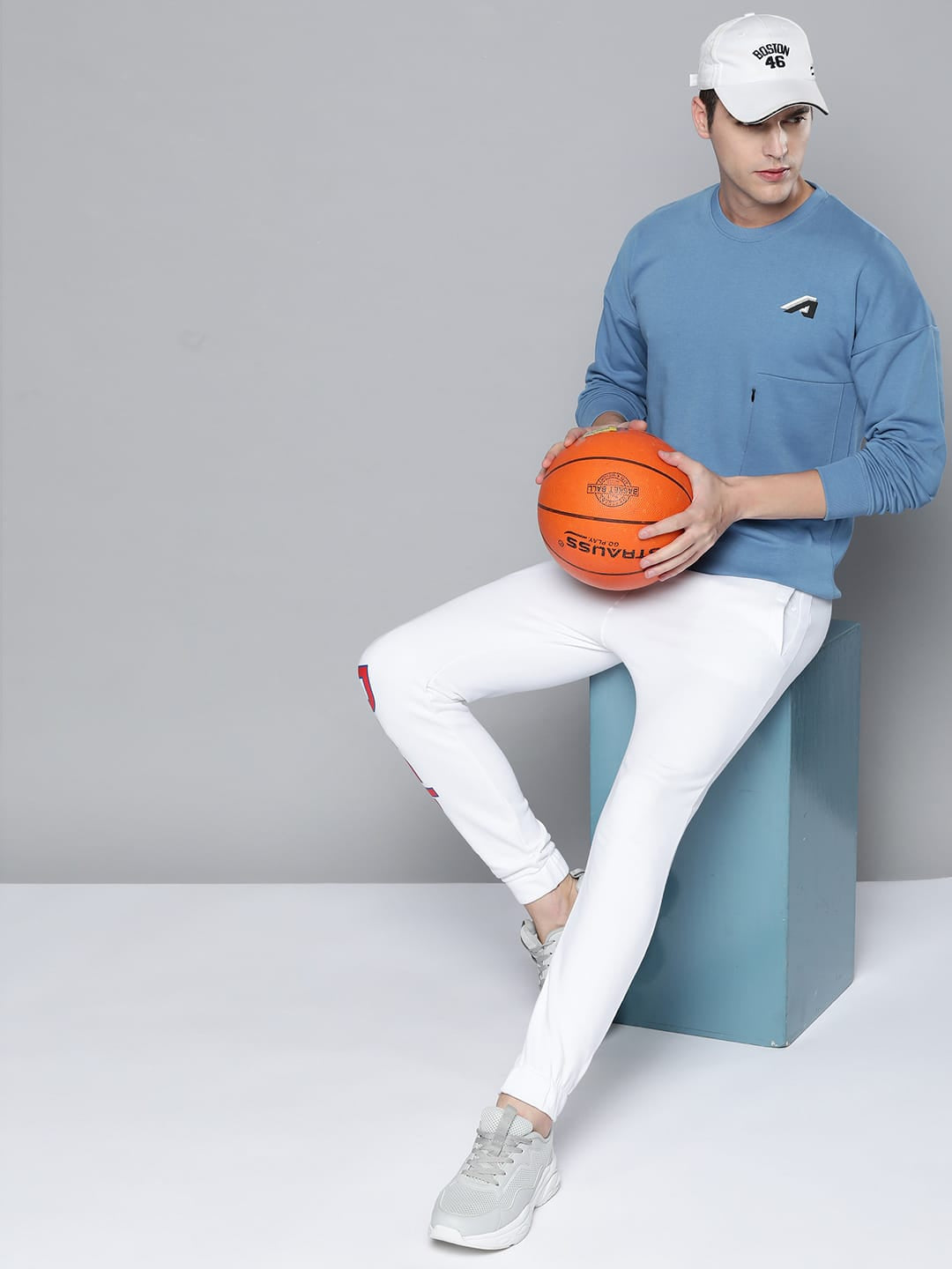 Alcis Men Blue Solid Sweatshirt