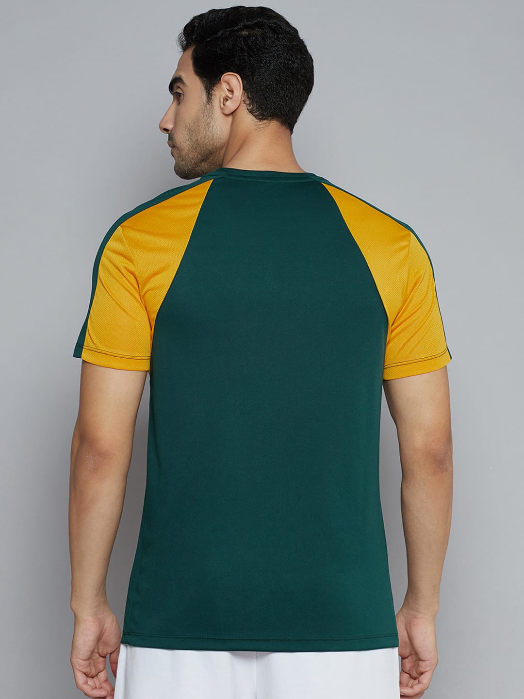 Alcis Men Green Solid Slim Fit T-shirt