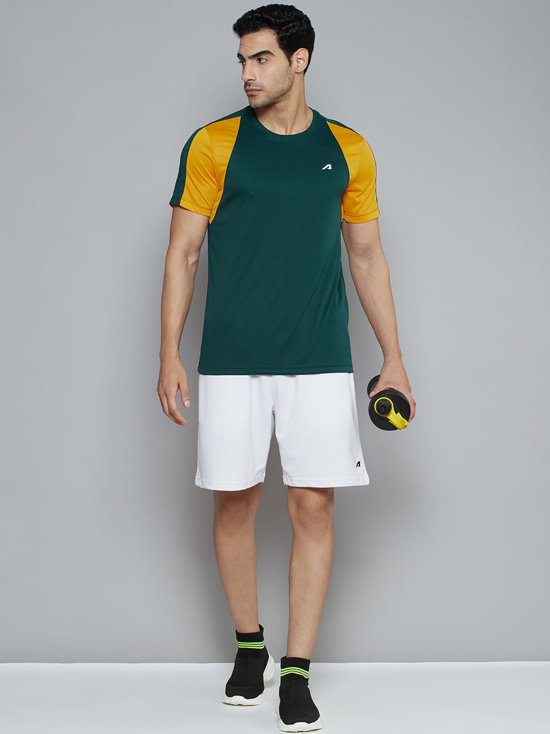 Alcis Men Green Solid Slim Fit T-shirt