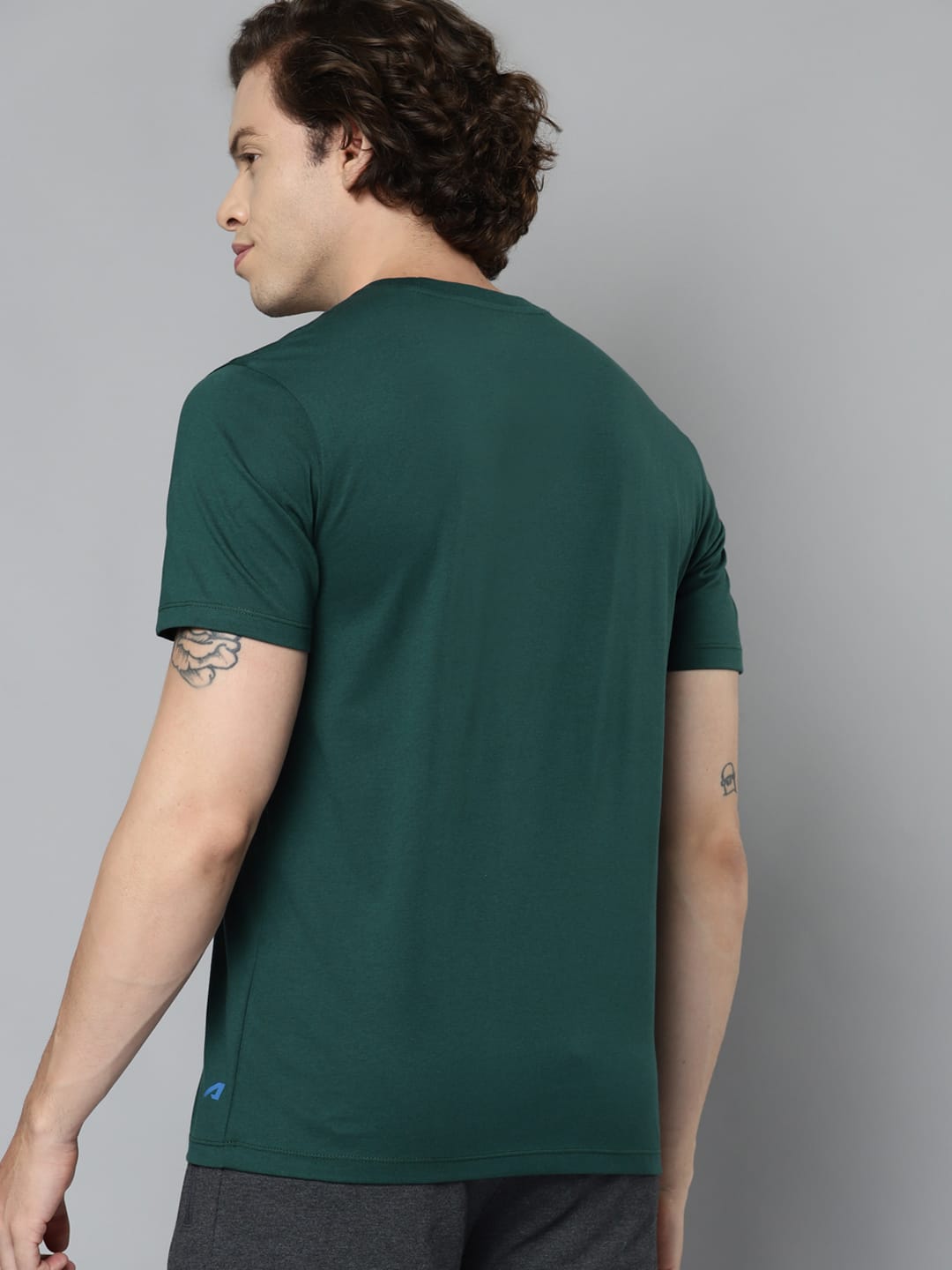 Alcis Men Green White Typography Printed Slim Fit T-shirt