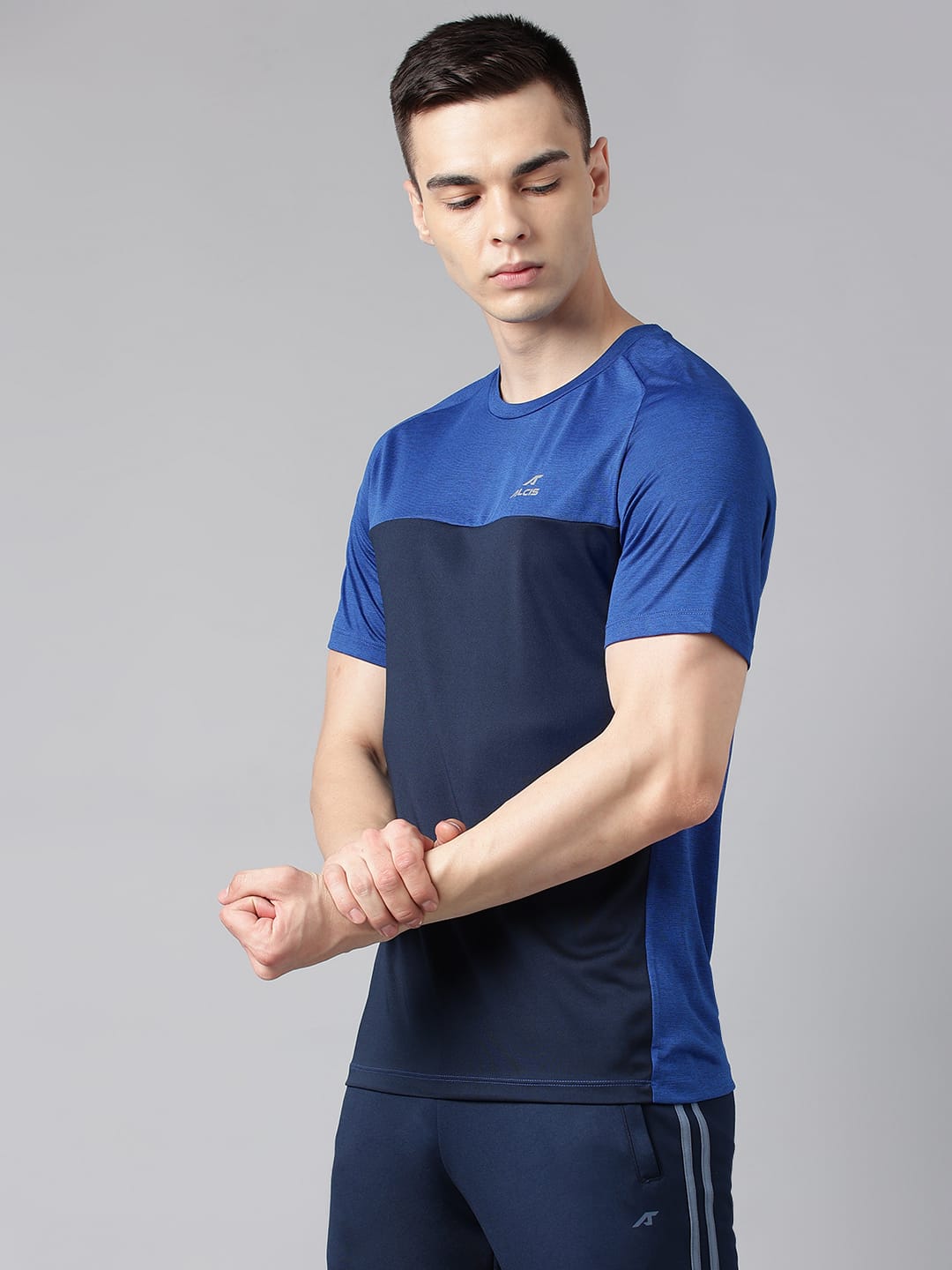 Alcis Men's Blue & Black Colour-Blocked Anti-Static Drytech+ Slim-Fit Training Tee
