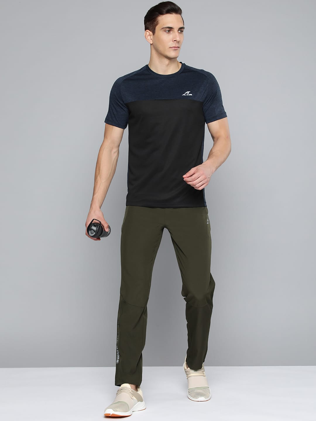 Alcis Men Navy Blue Black Colourblocked Slim Fit T-shirt