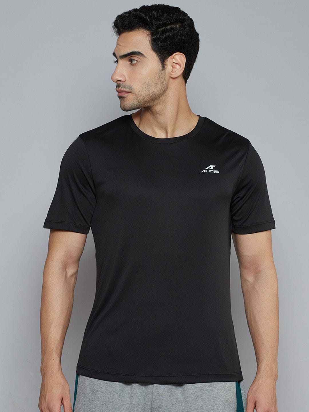Alcis Men Black Solid Slim Fit T-shirt