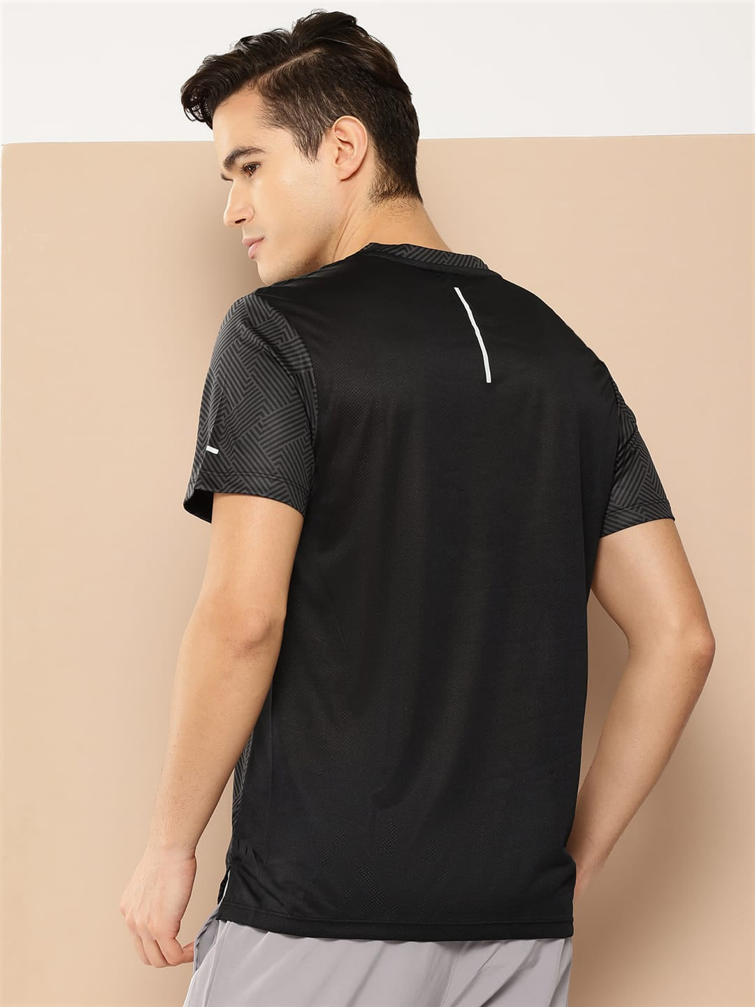 Alcis Men Grey Printed Anti Static Slim Fit T-shirt