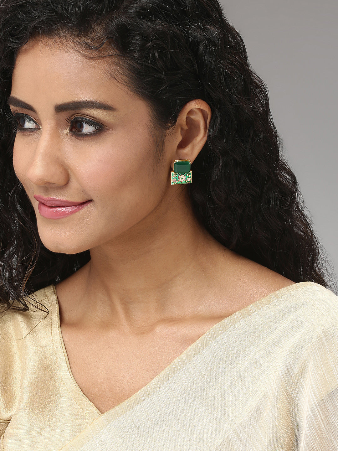 EMARALD GREEN MINAKARI EAR STUD