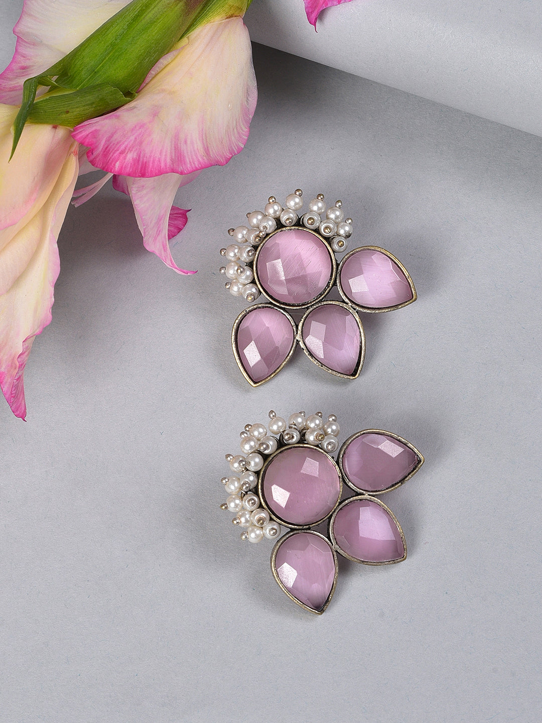 LAVENDER STUD EARRING