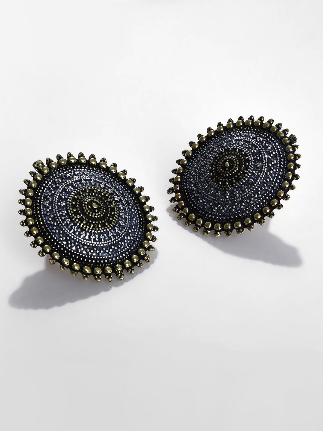SILVER ROUND STUDS