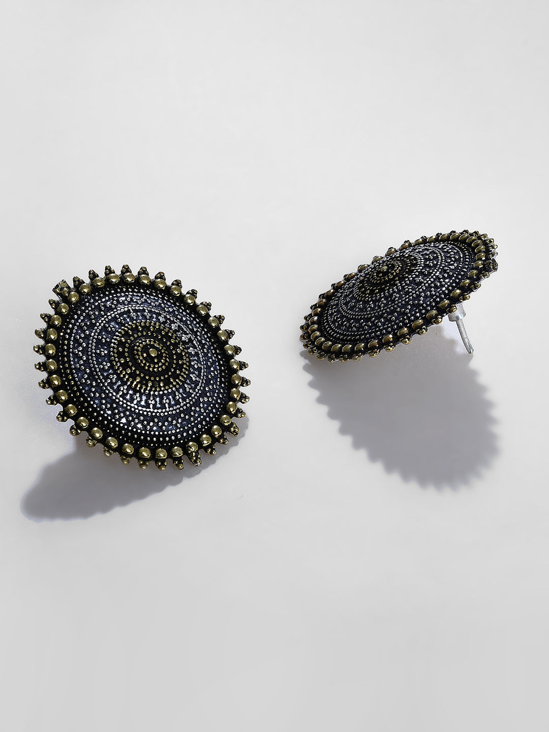 SILVER ROUND STUDS