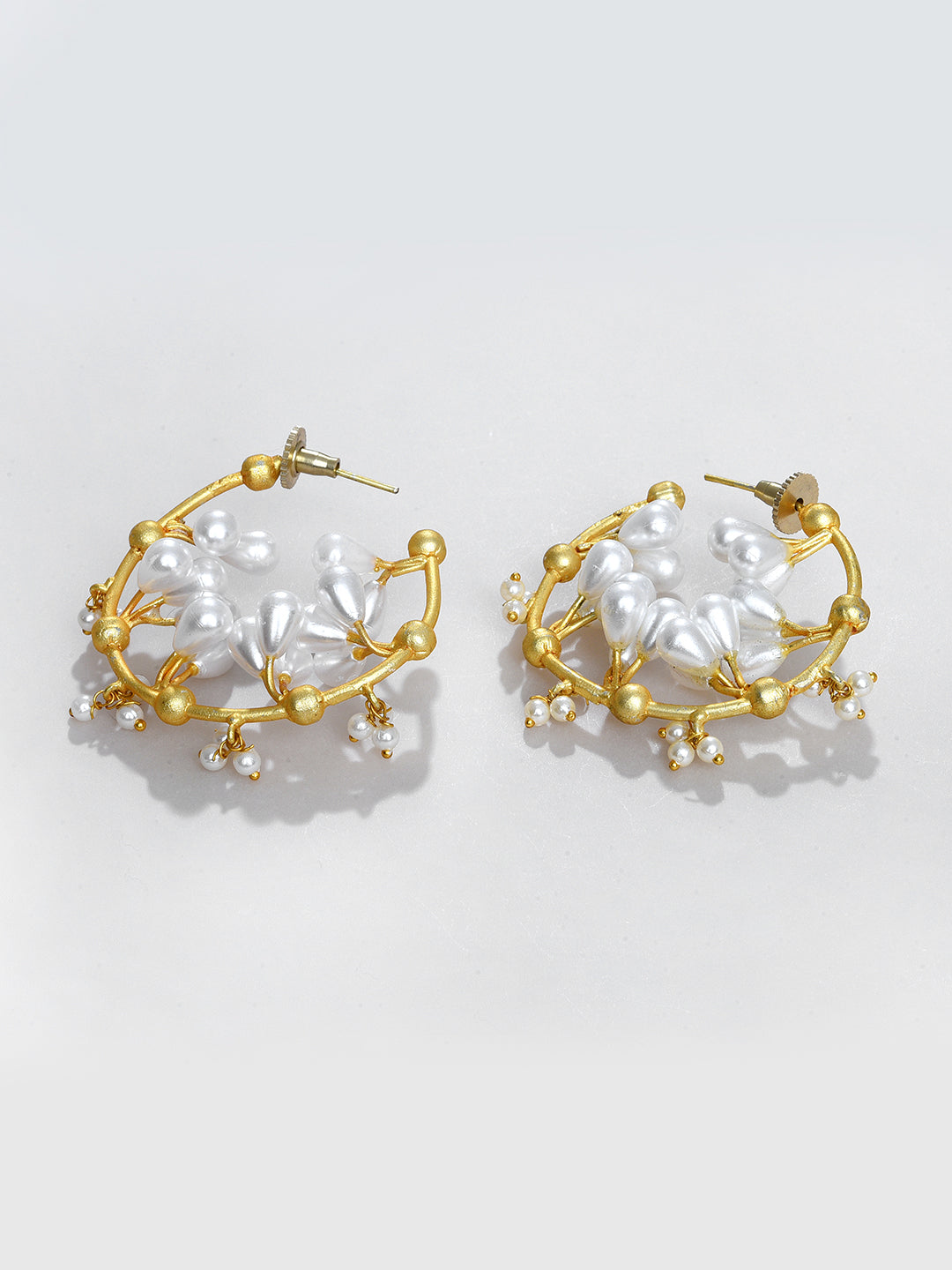 GOLD HALF HOOP WITH PEARLS EARRING