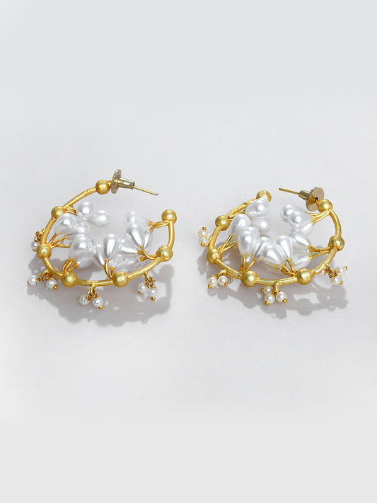 GOLD HALF HOOP WITH PEARLS EARRING