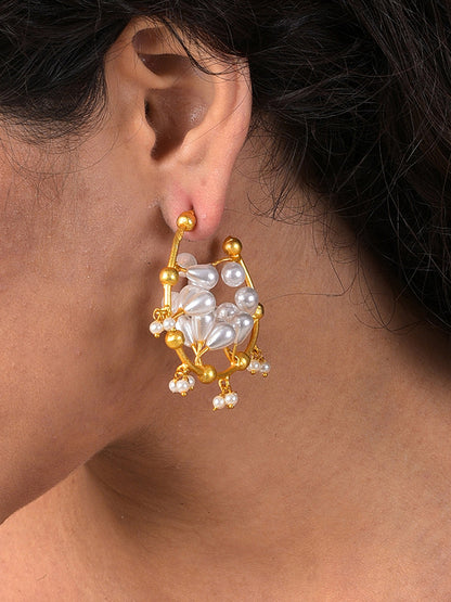 GOLD HALF HOOP WITH PEARLS EARRING
